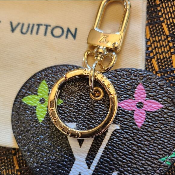 Authentic Louis Vuitton Monogram Heart Charm - Picture 2 of 12